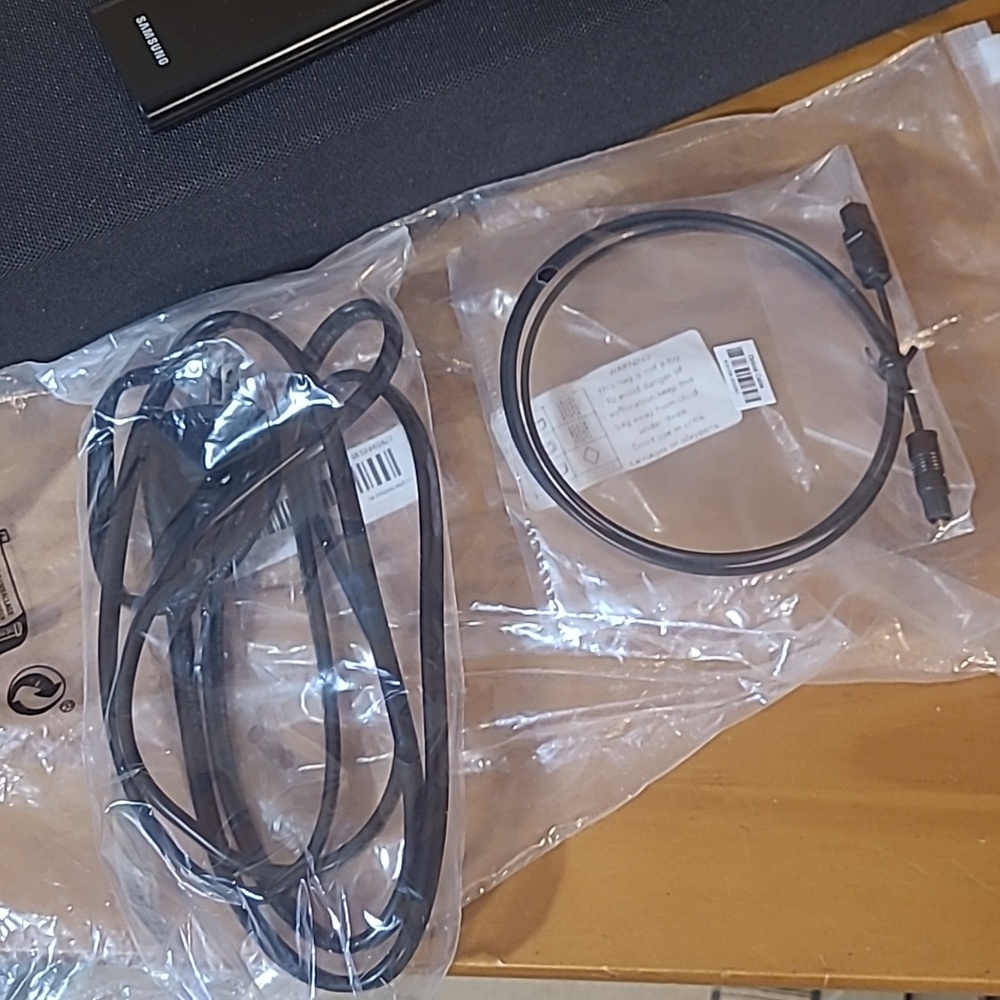 Samsung Soundbar (Like New) - Picture 11 of 12